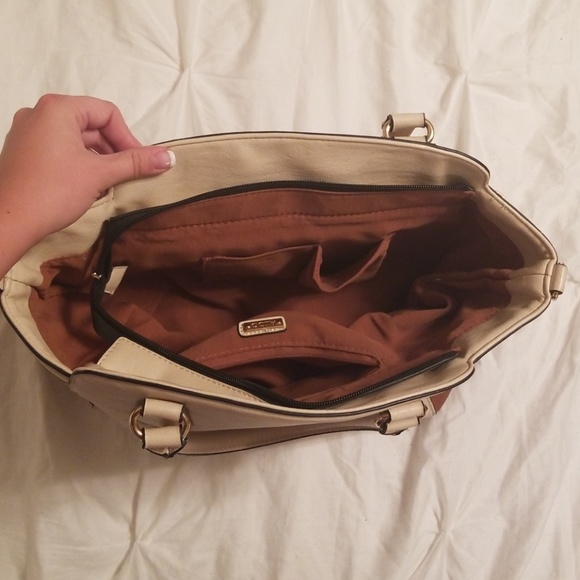 Versatile Aldo Handbag - Picture 3 of 5